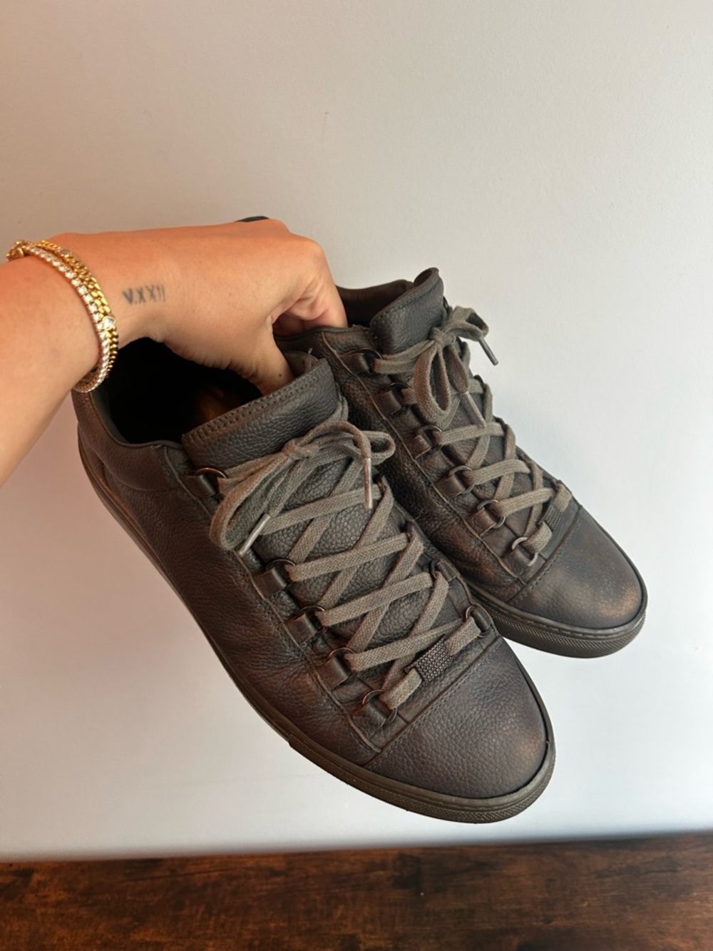 Balenciaga Arena Leather Low-Top Sneakers - Picture 12 of 12